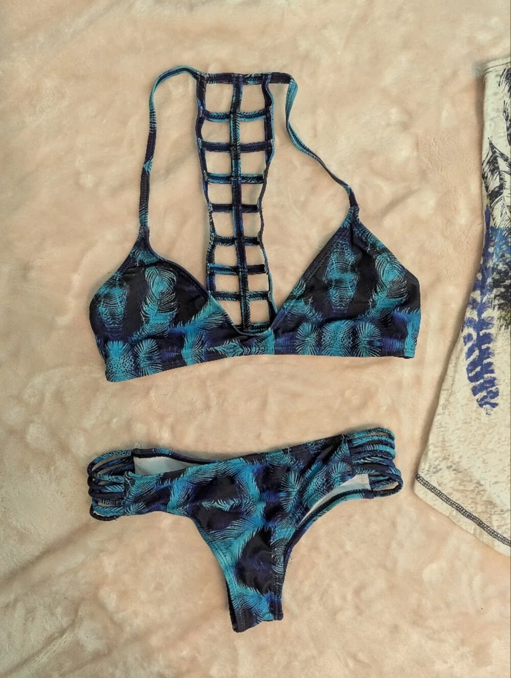Cupshe Two Piece Bathing Suit With Bonus Tank Top Size Medium